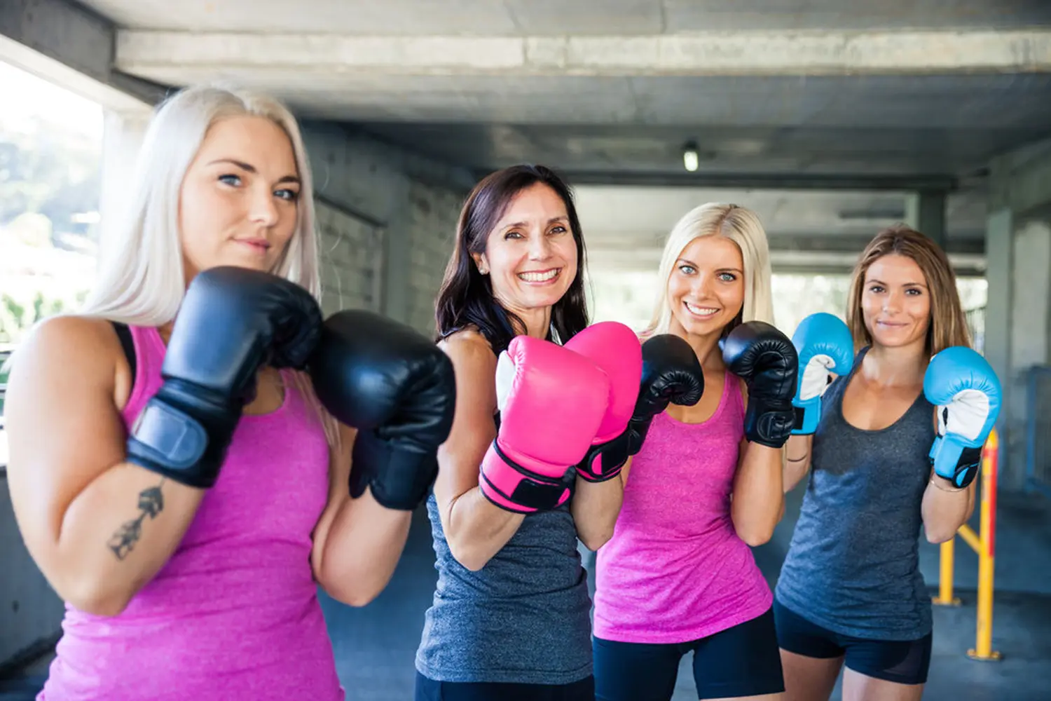 MICHEL´S Kickbox Arena, Frauen mit Boxhandschuhen