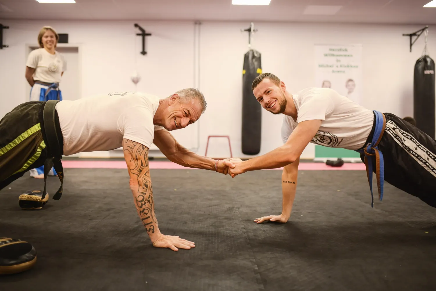 MICHEL'S Kickbox Arena, Ein Mann beim Boxen